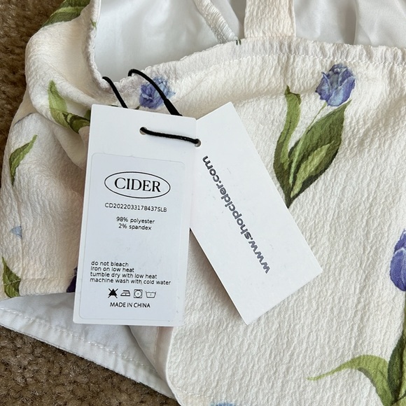 Brand new cropped corset top - Picture 3 of 4